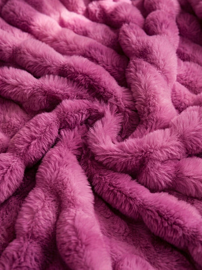 Nahaufnahme des Kunstfells in Hot Pink